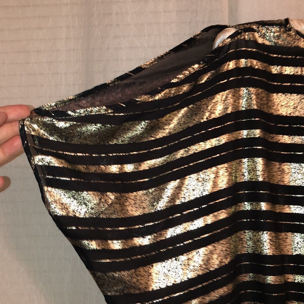 BCX S Batwing Cold Shoulder Crew Neck Metallic Black Gold Horizontal Stripe - Picture 9 of 10